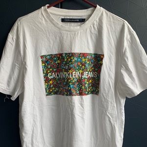 ⚡️BOGO FREE⚡️ Calvin Klein floral print tee